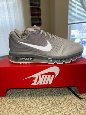 Nike Men’s Air Max 2017 Running Sneakers size 8 new/box without lid!!